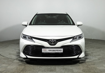 Подержанный автомобиль Toyota Camry Sedan 2018 года (2 фото)