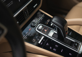 Подержанный автомобиль Porsche Cayenne 2018 года (26 фото)