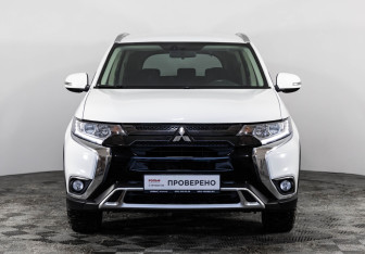 Подержанный автомобиль Mitsubishi Outlander 2018 года (2 фото)