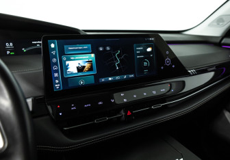 Подержанный автомобиль Changan UNI-K 2023 года (18 фото)