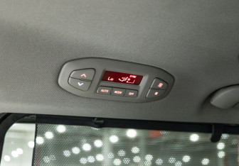 Подержанный автомобиль Kia Carnival 2017 года (24 фото)