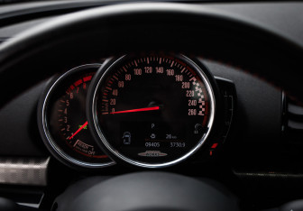 Подержанный автомобиль MINI Clubman Wagon 2018 года (14 фото)