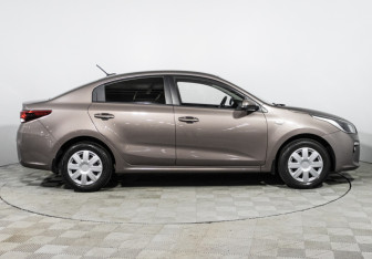 Подержанный автомобиль Kia Rio Sedan 2018 года (4 фото)