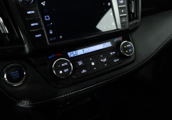 Подержанный автомобиль Toyota RAV4 2019 года (32 фото)