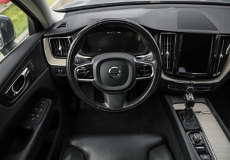 Подержанный автомобиль Volvo XC60 2020 года (12 фото)