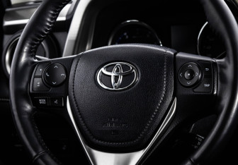 Подержанный автомобиль Toyota RAV4 2019 года (15 фото)