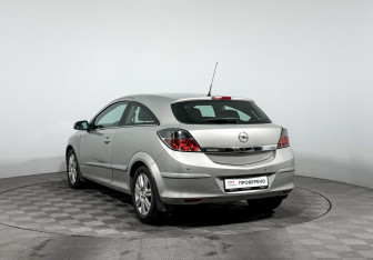 Подержанный автомобиль Opel Astra Hatchback 2008 года (7 фото)