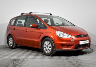 Подержанный автомобиль Ford S-MAX 2006 года (3 фото)