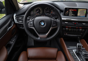 Подержанный автомобиль BMW X6 2015 года (11 фото)
