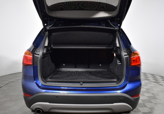 Подержанный автомобиль BMW X1 2018 года (18 фото)