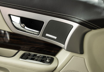 Подержанный автомобиль Jaguar XF Sedan 2009 года (20 фото)