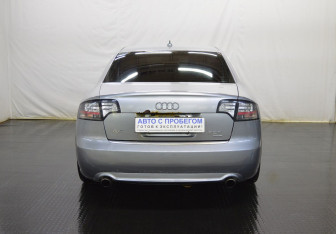 Подержанный автомобиль Audi A4 Sedan 2007 года (6 фото)