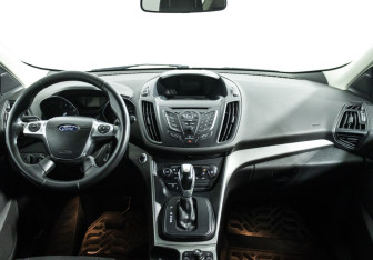 Подержанный автомобиль Ford Kuga 2014 года (13 фото)