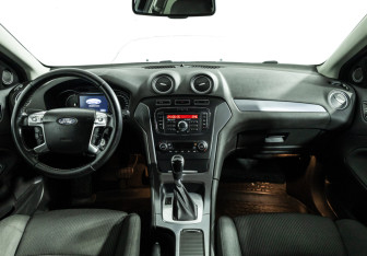Подержанный автомобиль Ford Mondeo Sedan 2013 года (13 фото)