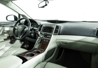 Подержанный автомобиль Toyota Venza 2010 года (9 фото)