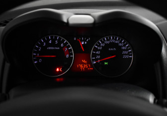 Подержанный автомобиль Nissan Note 2012 года (16 фото)