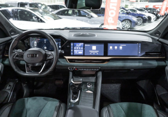 Подержанный автомобиль Geely Monjaro 2023 года (12 фото)