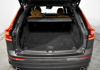 Подержанный автомобиль Volvo XC60 2019 года (21 фото)