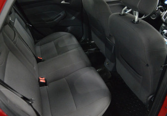 Подержанный автомобиль Ford Focus Sedan 2011 года (13 фото)