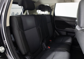 Подержанный автомобиль Mitsubishi Outlander 2021 года (16 фото)