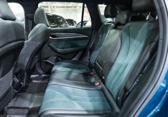 Подержанный автомобиль Geely Monjaro 2023 года (14 фото)