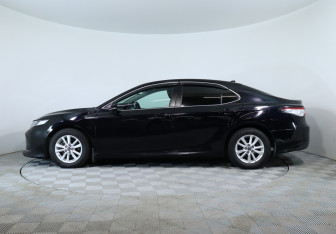 Подержанный автомобиль Toyota Camry Sedan 2019 года (9 фото)