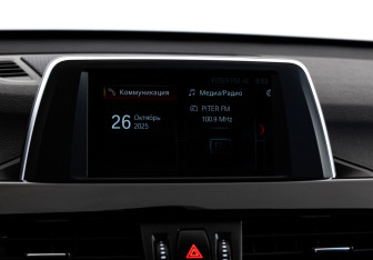 Подержанный автомобиль BMW X1 2017 года (18 фото)