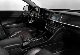 Подержанный автомобиль Kia Optima Sedan 2018 года (13 фото)