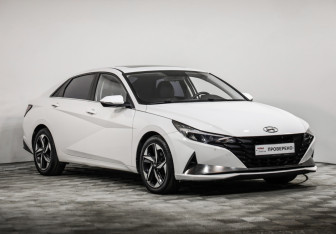 Подержанный автомобиль Hyundai Elantra Sedan 2023 года (3 фото)