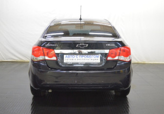 Подержанный автомобиль Chevrolet Cruze Sedan 2011 года (6 фото)