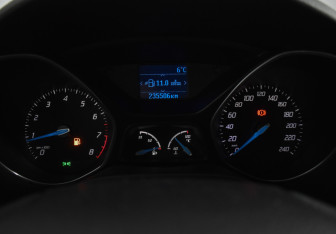 Подержанный автомобиль Ford Focus Sedan 2011 года (19 фото)