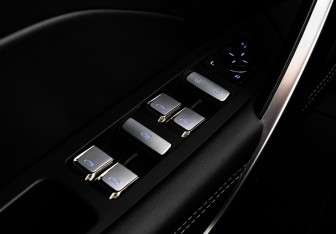 Подержанный автомобиль Geely Atlas Pro 2024 года (21 фото)