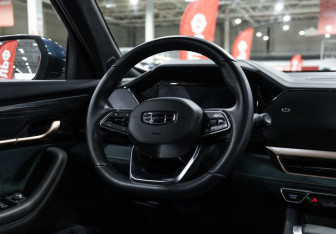 Подержанный автомобиль Geely Monjaro 2024 года (16 фото)