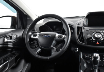 Подержанный автомобиль Ford Kuga 2014 года (15 фото)