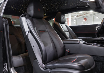 Подержанный автомобиль Rolls-Royce Wraith 2016 года (6 фото)