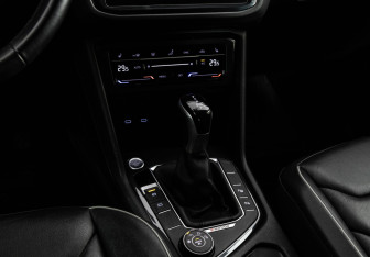 Подержанный автомобиль Volkswagen Tiguan 2021 года (16 фото)