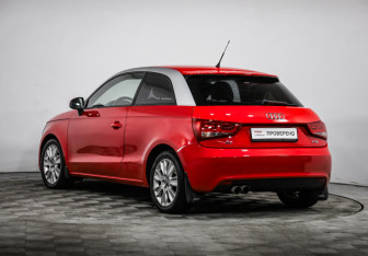 Подержанный автомобиль Audi A1 2012 года (7 фото)