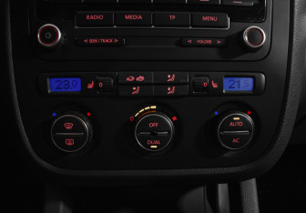 Подержанный автомобиль Volkswagen Jetta Sedan 2008 года (15 фото)