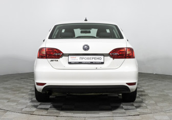 Подержанный автомобиль Volkswagen Jetta Sedan 2014 года (6 фото)