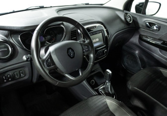 Подержанный автомобиль Renault Kaptur 2019 года (11 фото)