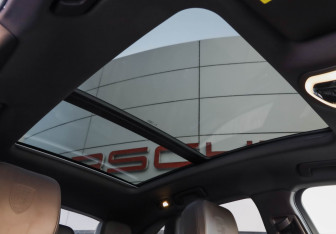 Подержанный автомобиль Porsche Macan 2014 года (33 фото)