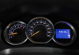 Подержанный автомобиль Renault Sandero 2018 года (13 фото)