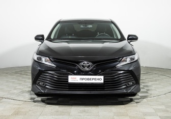 Подержанный автомобиль Toyota Camry Sedan 2018 года (2 фото)