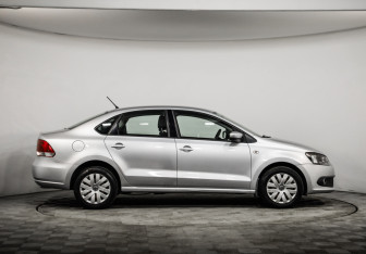 Подержанный автомобиль Volkswagen Polo Sedan 2015 года (4 фото)