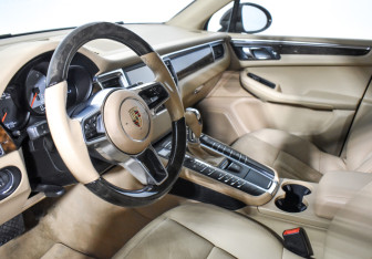 Подержанный автомобиль Porsche Macan 2014 года (9 фото)