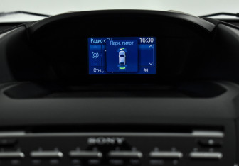 Подержанный автомобиль Ford Kuga 2015 года (16 фото)
