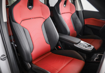 Подержанный автомобиль BMW X1 2024 года (29 фото)