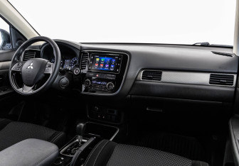 Подержанный автомобиль Mitsubishi Outlander 2018 года (9 фото)