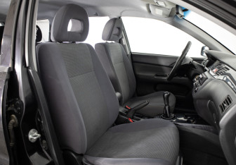 Подержанный автомобиль Mitsubishi Lancer Wagon 2005 года (17 фото)