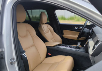 Подержанный автомобиль Volvo V60 Cross Country 2019 года (19 фото)